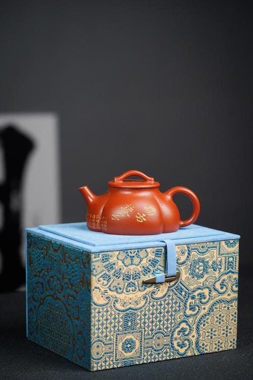 紫砂壶大师章燕明简历