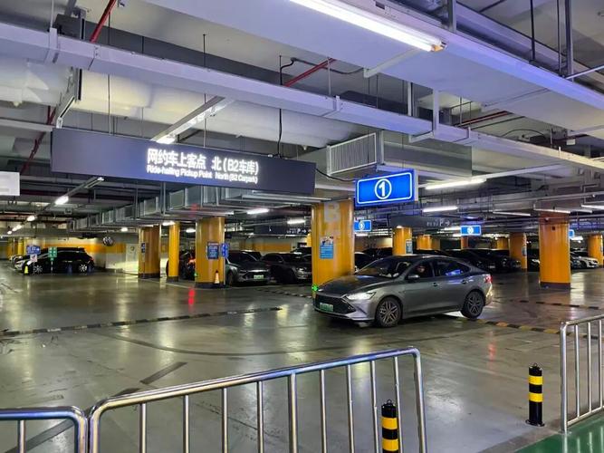 上海火车站有停车场吗