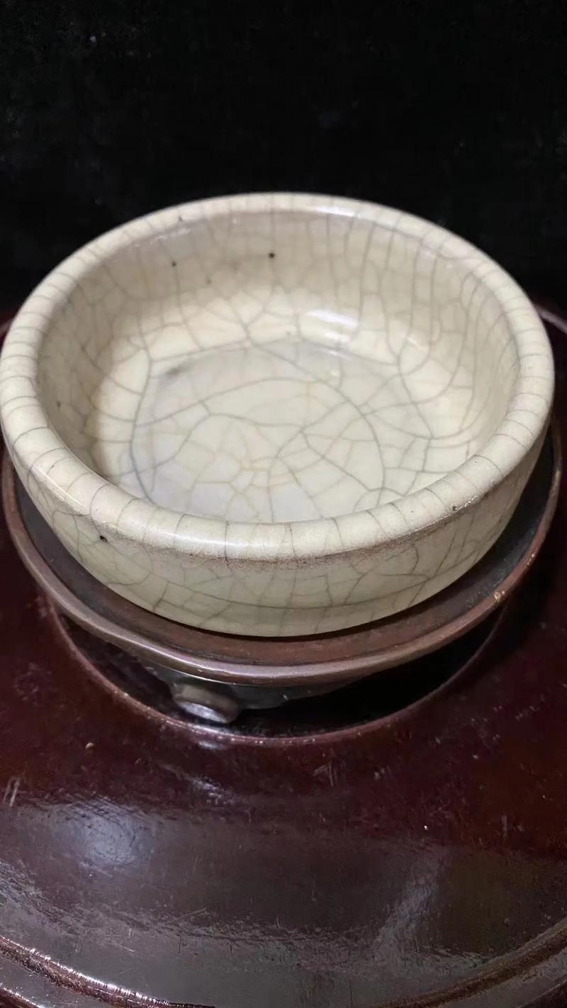 民国仿哥窑瓷器底部图