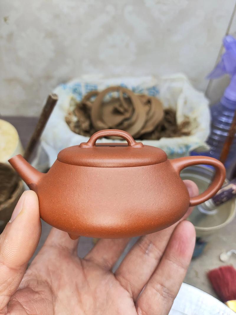 红泥紫砂壶的特点图片