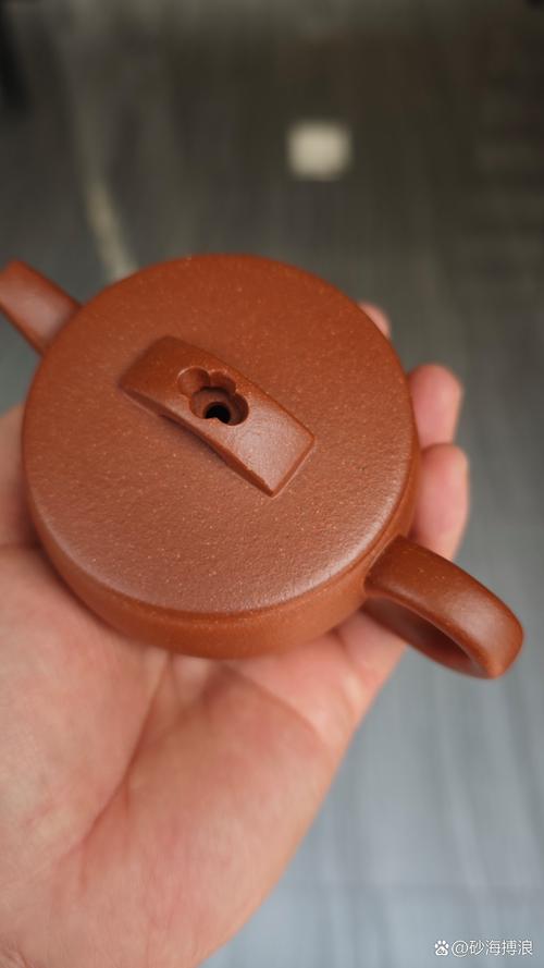 红泥紫砂壶的特点图片