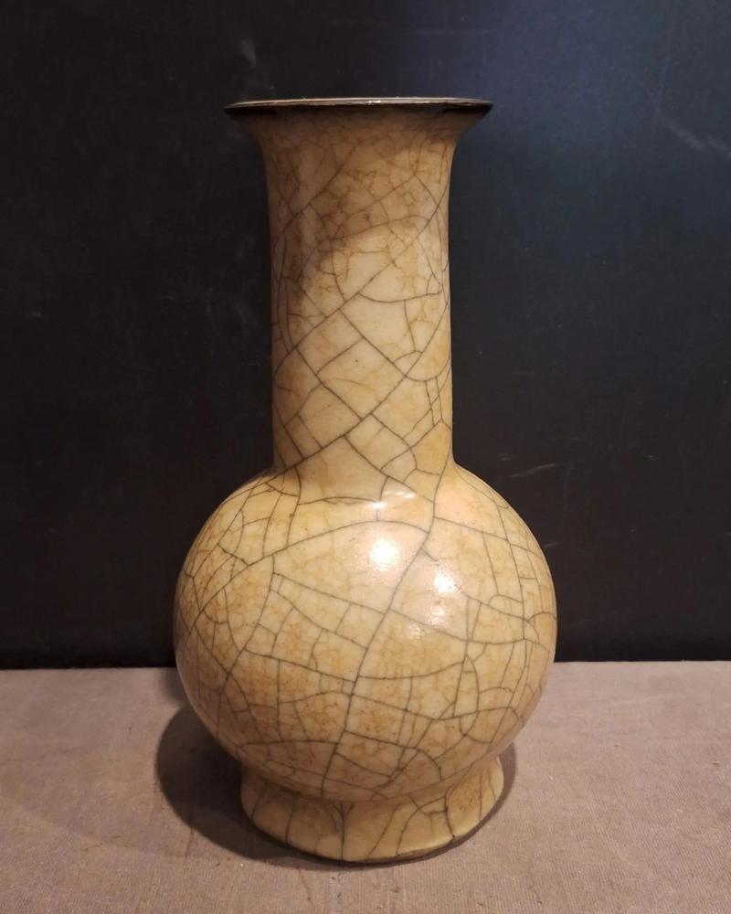 北宋哥窑炒米黄釉瓷器