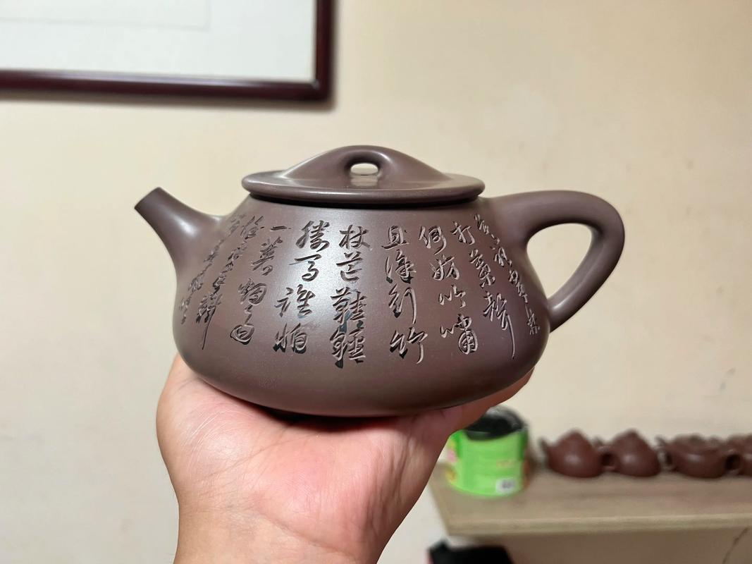 吴优良刻字紫砂壶图片