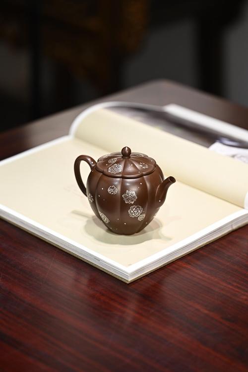 80年描金紫砂壶图片