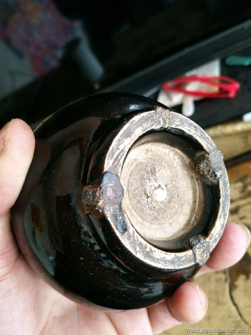 宋代定窑黑釉瓷器底部