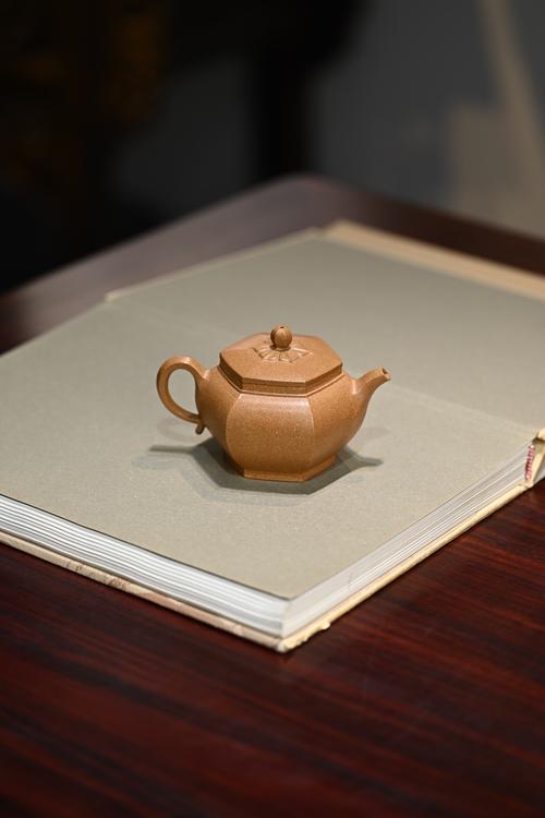 奥运金玉紫砂壶拍卖价