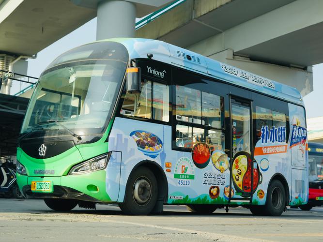 成都154路公交车美食