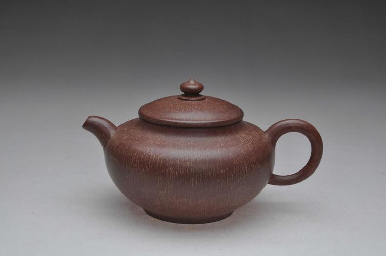 宜兴紫砂壶大师周小兔