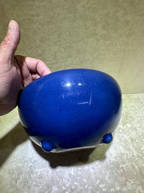 清代蓝釉香炉瓷器图片