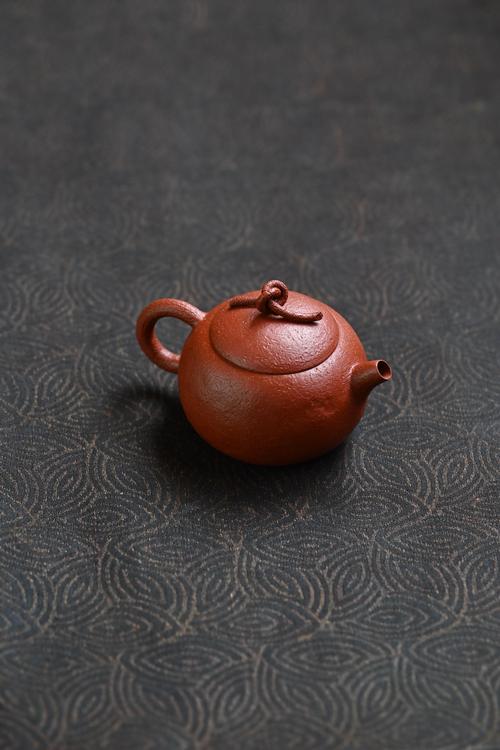 红泥紫砂壶是什么颜色