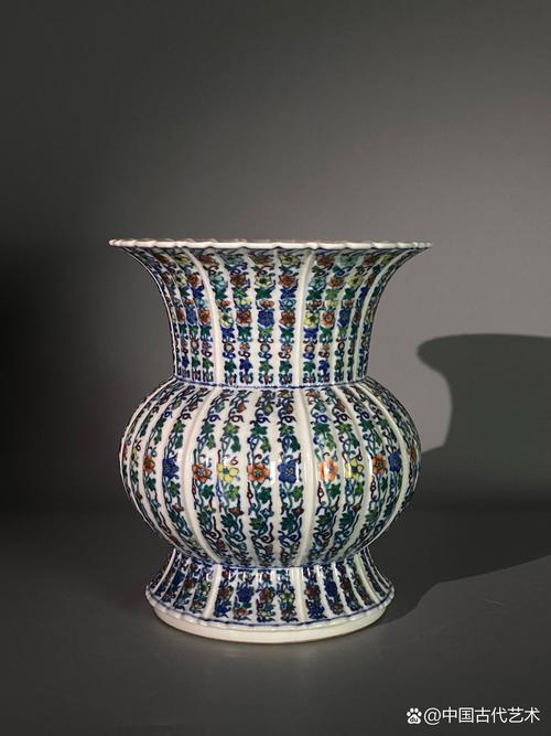 清代瓷器成的三足鼎立