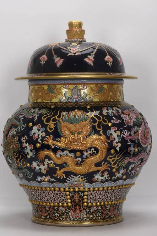 博物馆乾隆珐琅彩瓷器