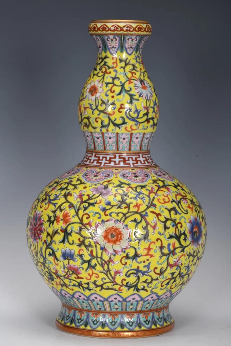 博物馆乾隆珐琅彩瓷器