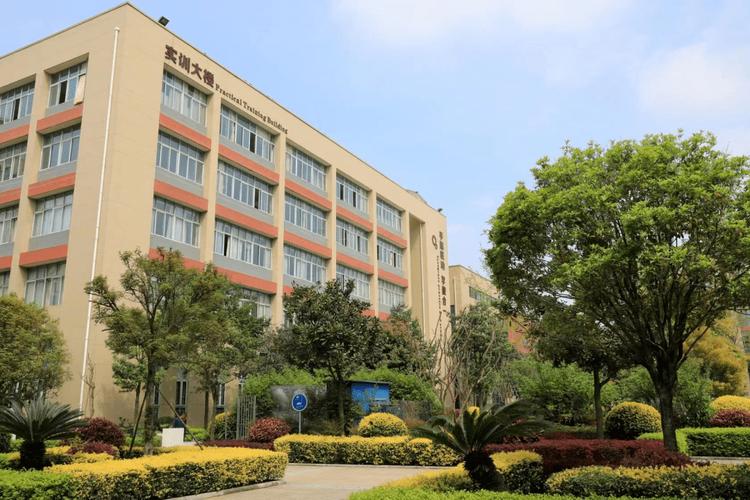 成都石化工业学校南校区