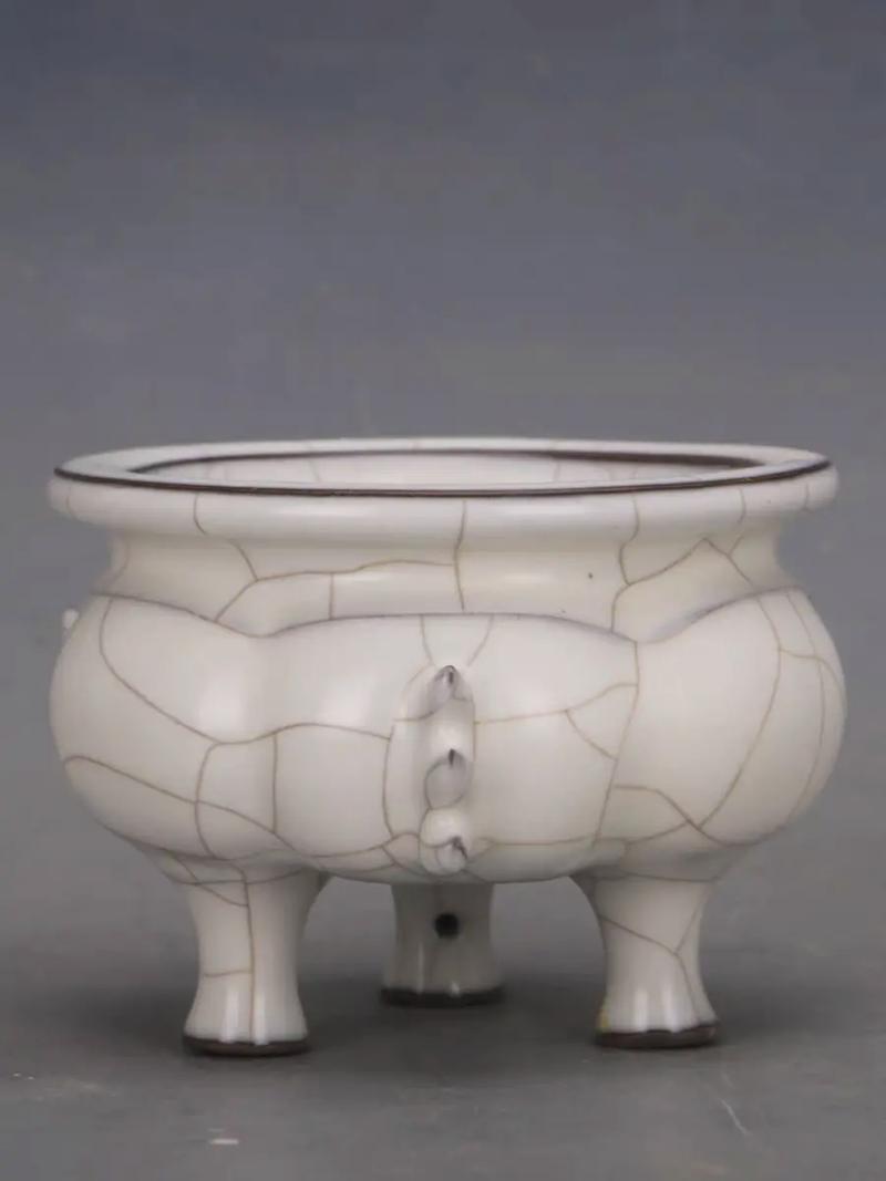 北宋汝官窑月白釉瓷器