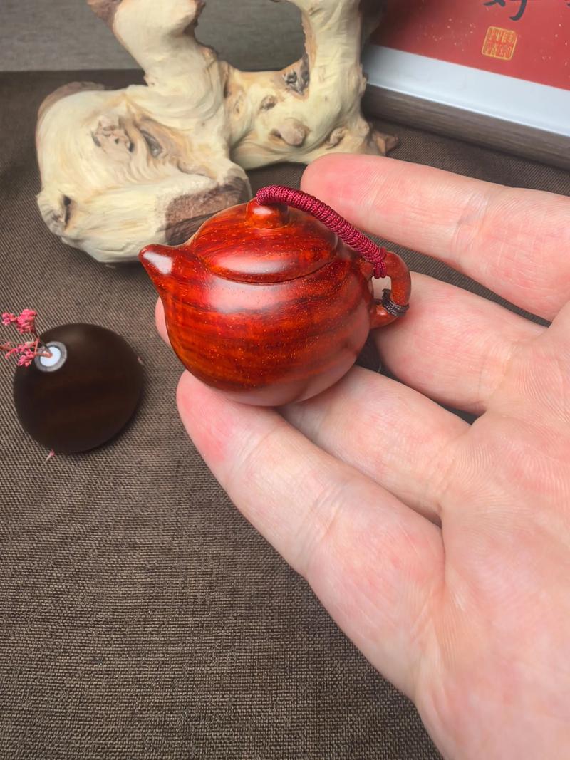 紫砂壶可以用手把玩吗