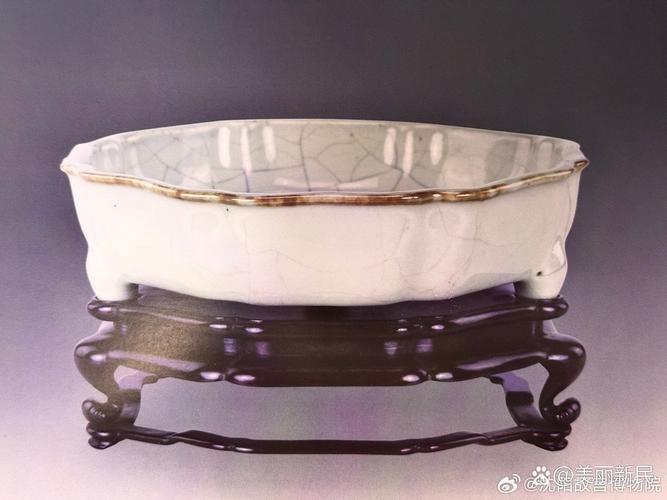 大清乾隆年制仿汝瓷器