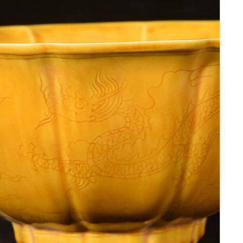 明代弘治黄釉瓷器图片