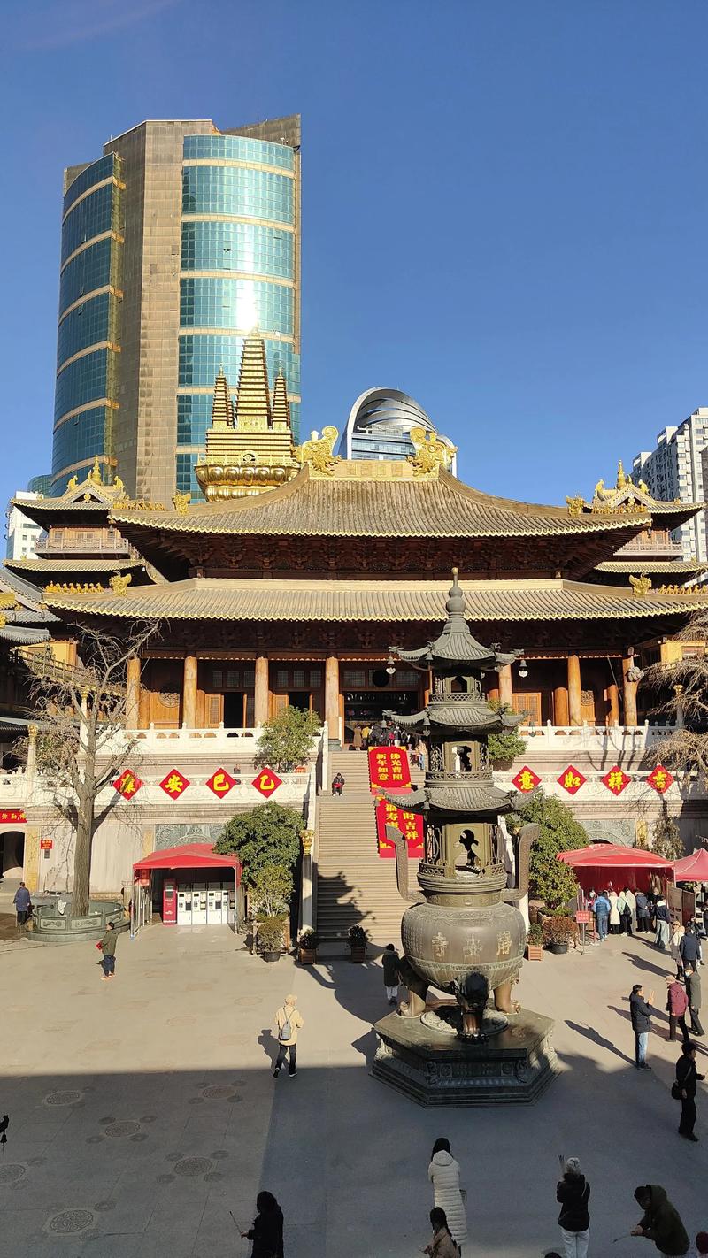 上海静安寺属于哪个区