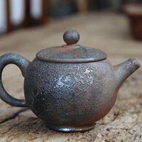 柴烧壶与紫砂壶的区别