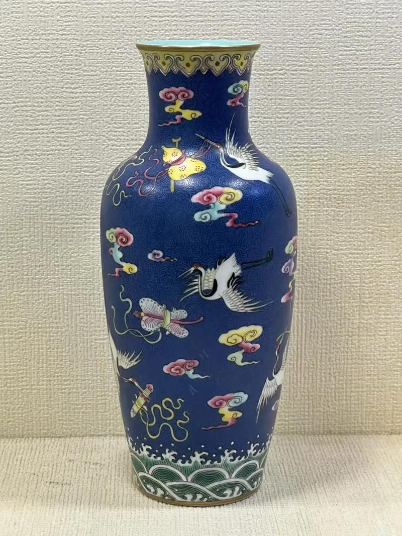 乾隆珐琅彩瓷器观音瓶