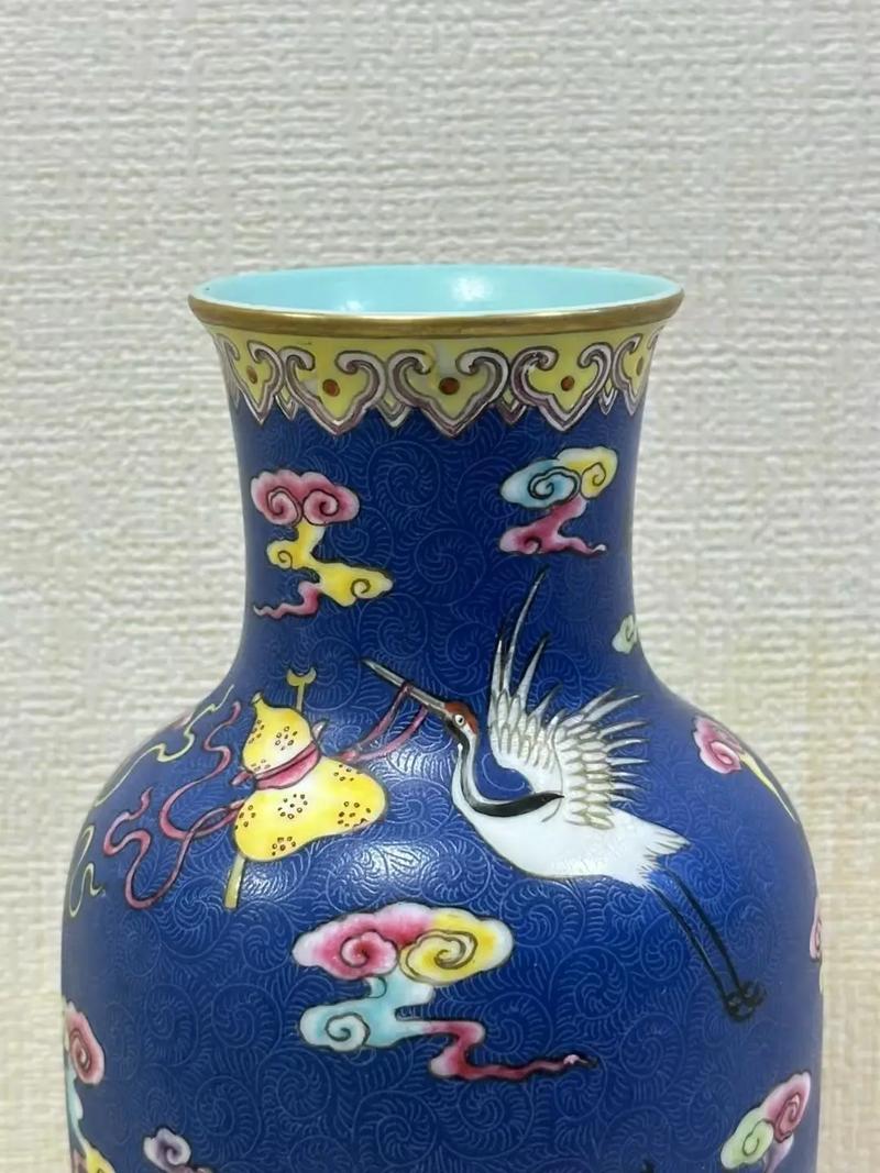 乾隆珐琅彩瓷器观音瓶