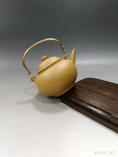 清光绪年铜提梁紫砂壶