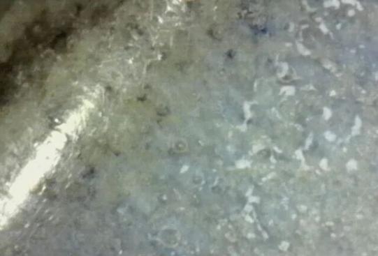 宋代钧窑瓷器气泡图片