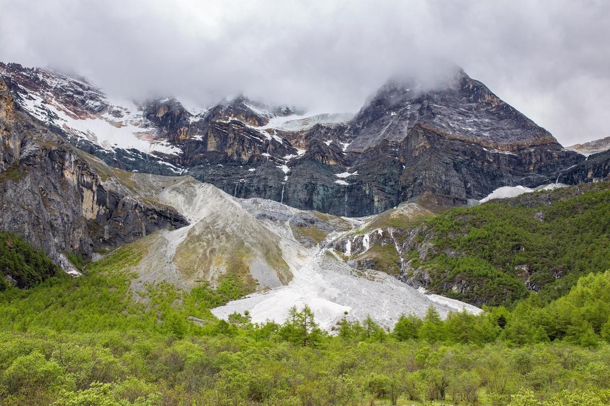 成都到稻城亚丁怎么坐车