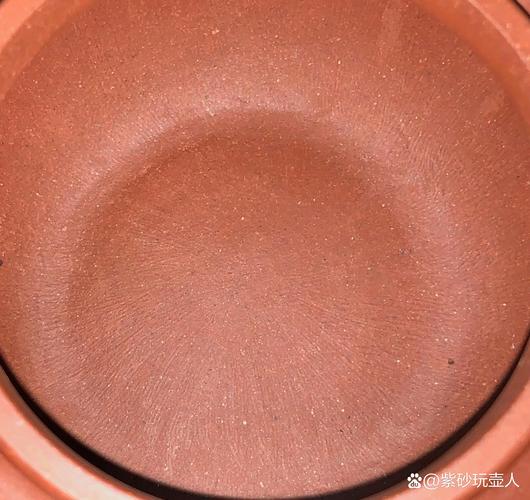 放大镜下的紫砂壶图片