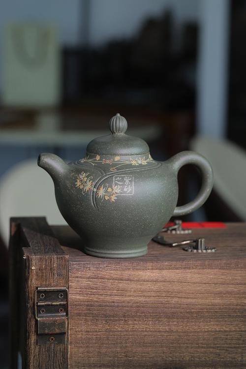 紫砂壶可以放微波炉吗