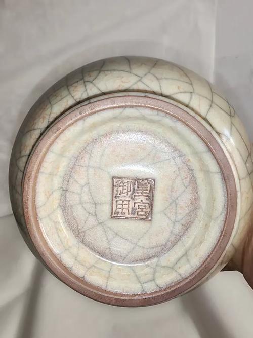 宋代哥窑瓷器底足特征