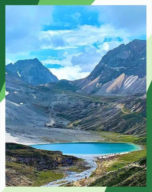 成都到稻城亚丁多少公里