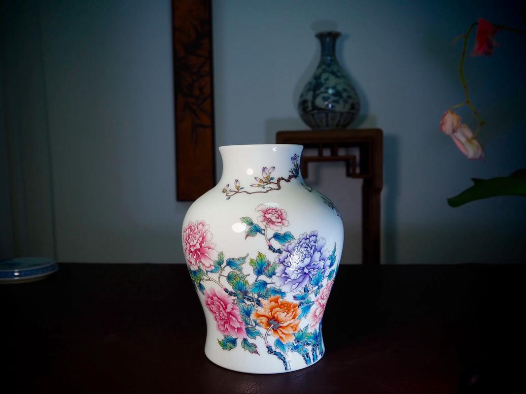 江西出品瓷器花瓶图片