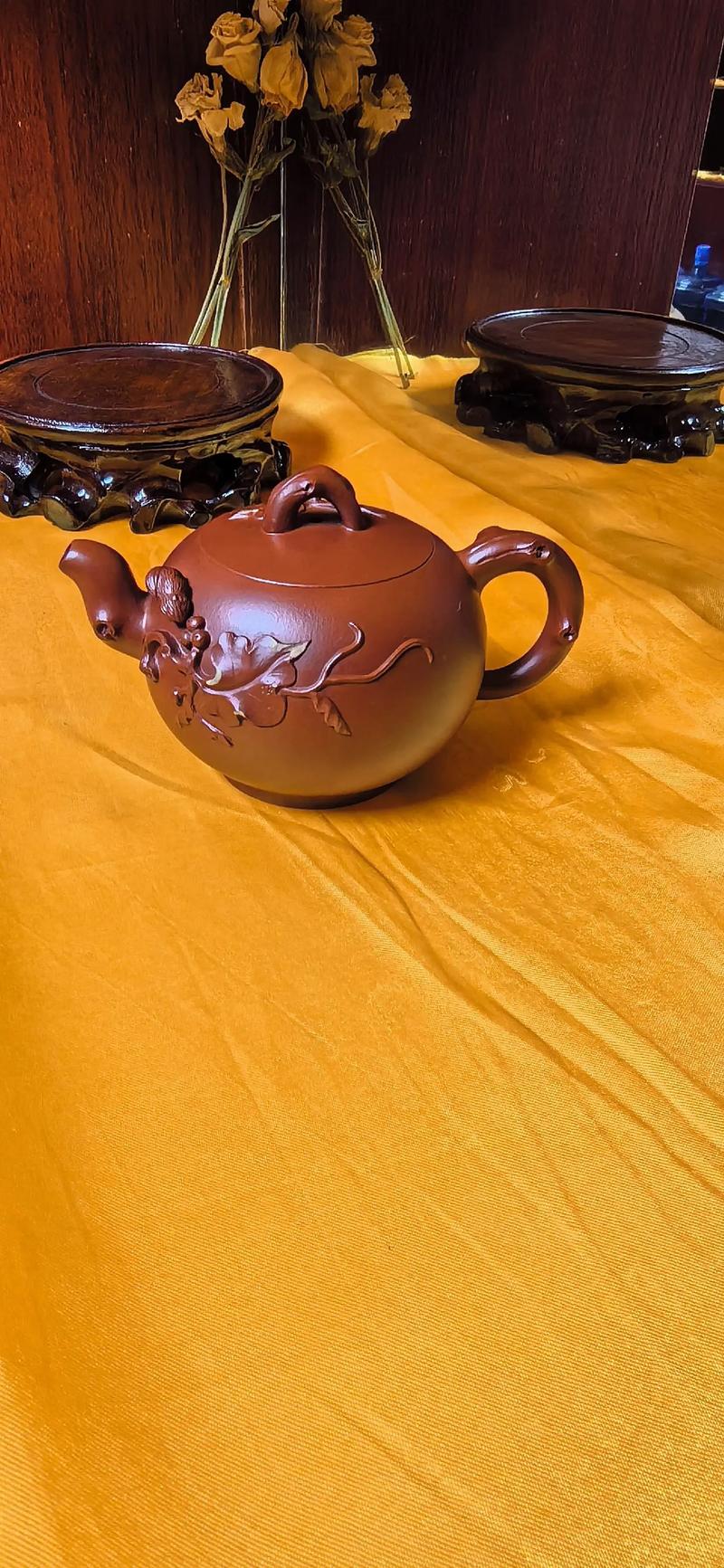 裴石民松鼠葡萄紫砂壶