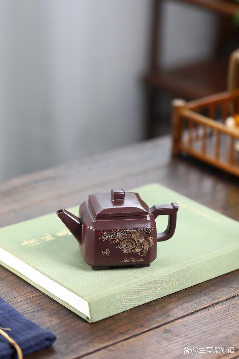 宜兴紫砂壶大师刘红仙