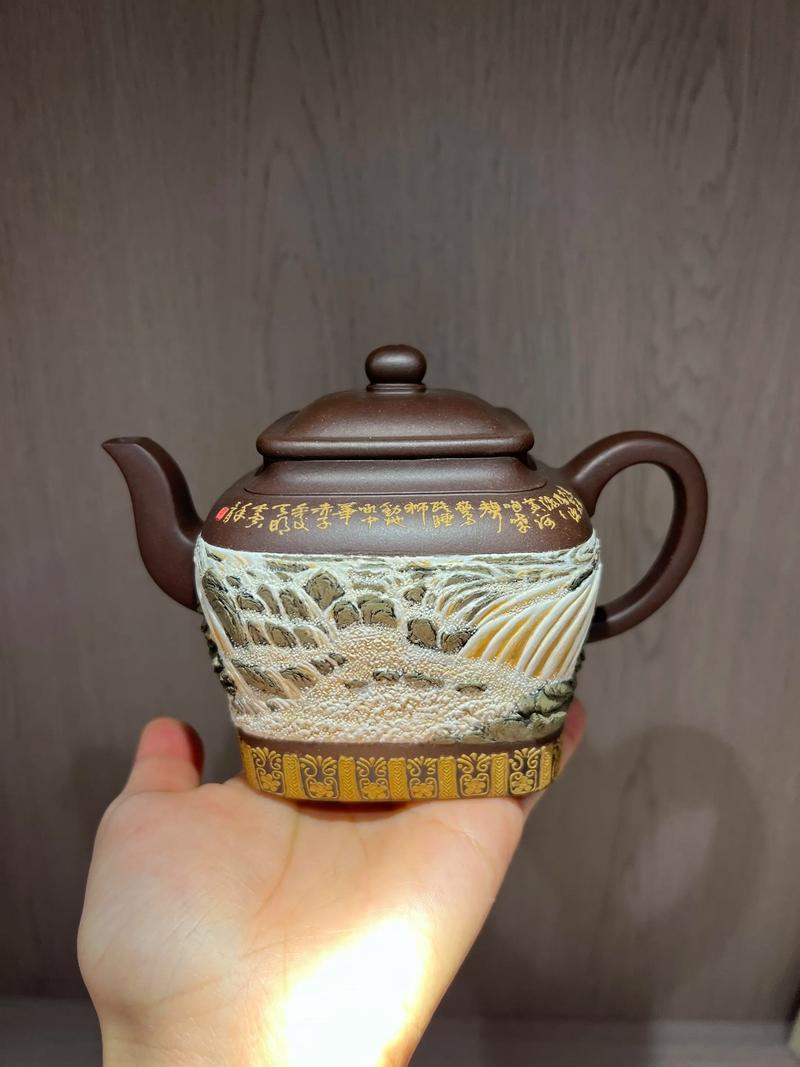 紫砂壶上有彩绘好不好