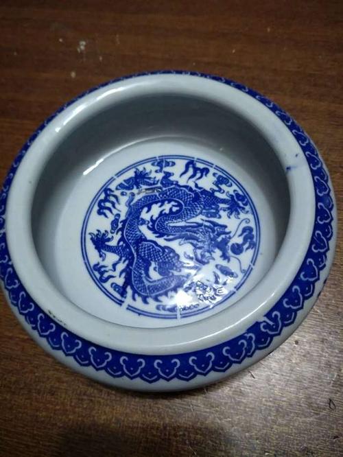 乾隆龙纹笔洗青花瓷器