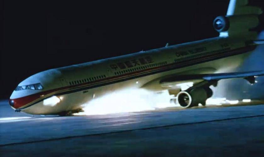 上海机场飞机差点相撞