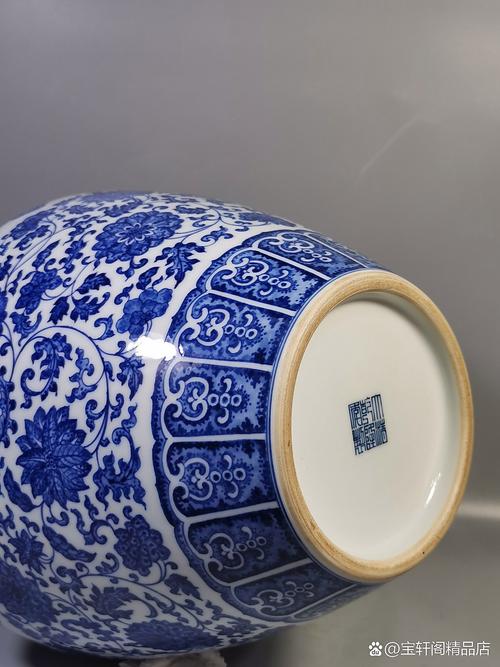 乾隆年制青花瓷器图片