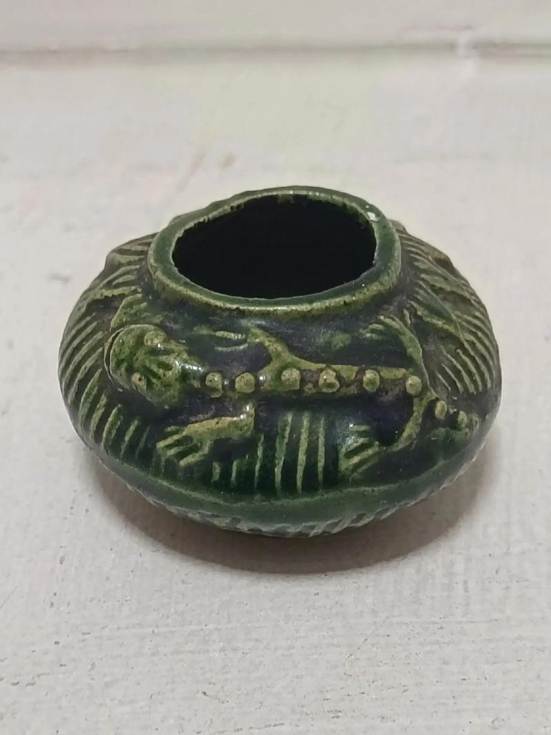 明代绿釉瓷器小碗图片