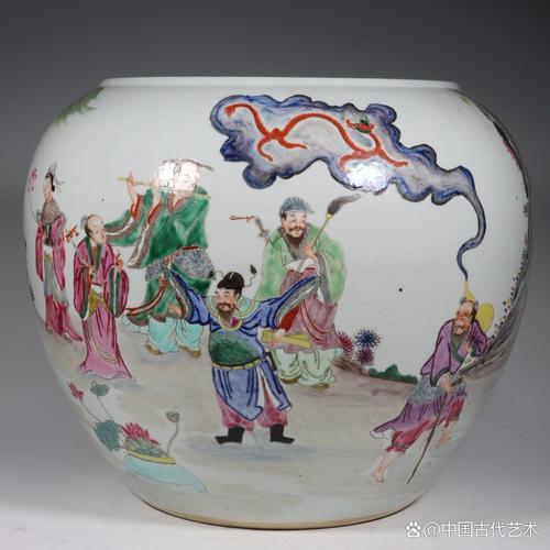 鸿发督造粉彩人物瓷器