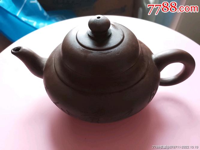 紫砂壶上雕刻大师石生