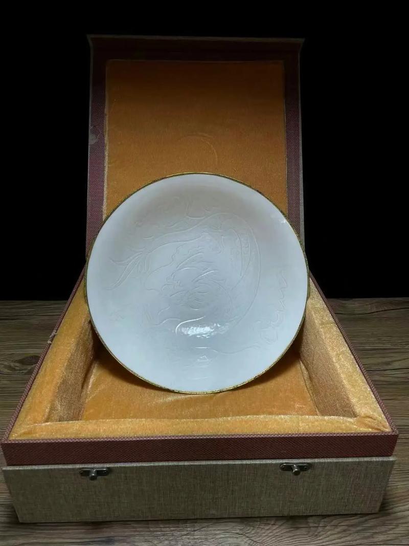 宋代定窑描金瓷器图片