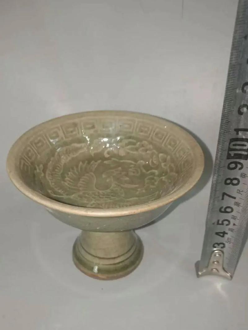 宋朝官窑酒杯瓷器图片