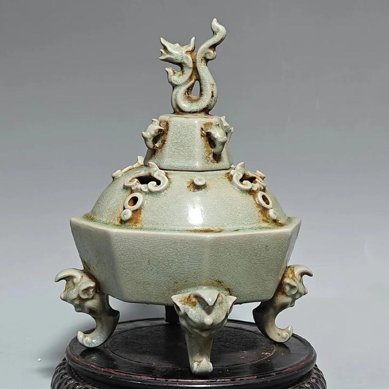 北宋官窑瓷器香炉图片