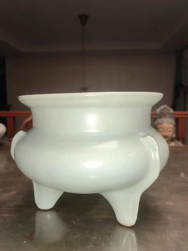 北宋官窑瓷器香炉图片