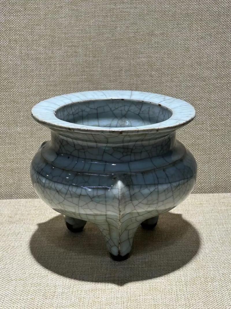 北宋官窑瓷器香炉图片