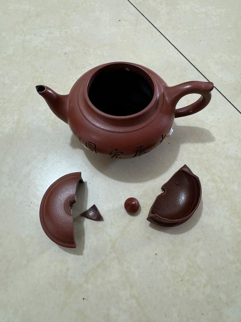 紫砂壶破碎后断面颜色