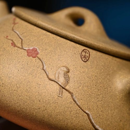 紫砂壶带很多芝麻黄点